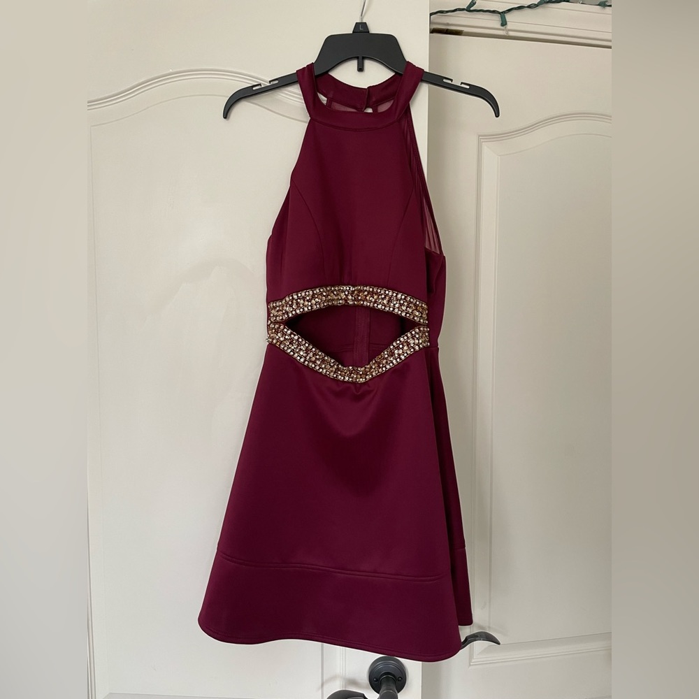 Burgundy short homecoming dress. Size L